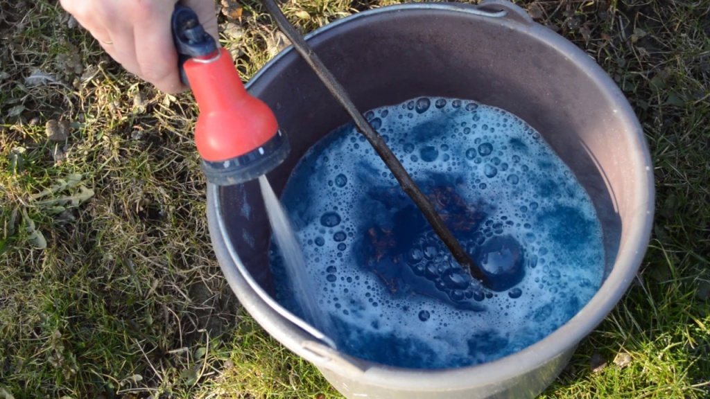 Как правильно приготовить рабочий раствор  из нескольких препаратов для опрыскивания?